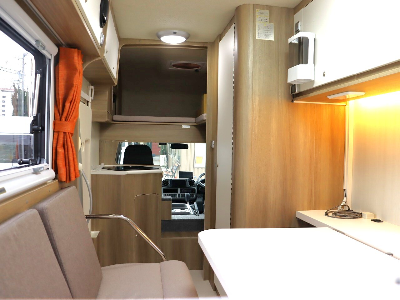 キャンピングカーキャブコン