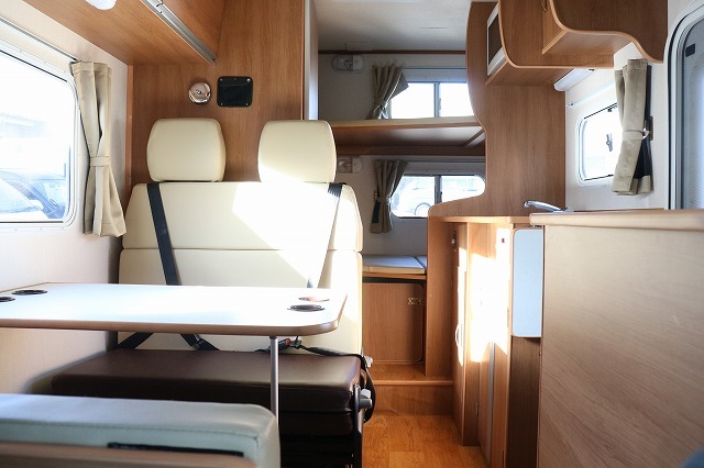 キャンピングカーキャブコン