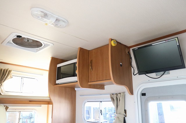 キャンピングカーキャブコン