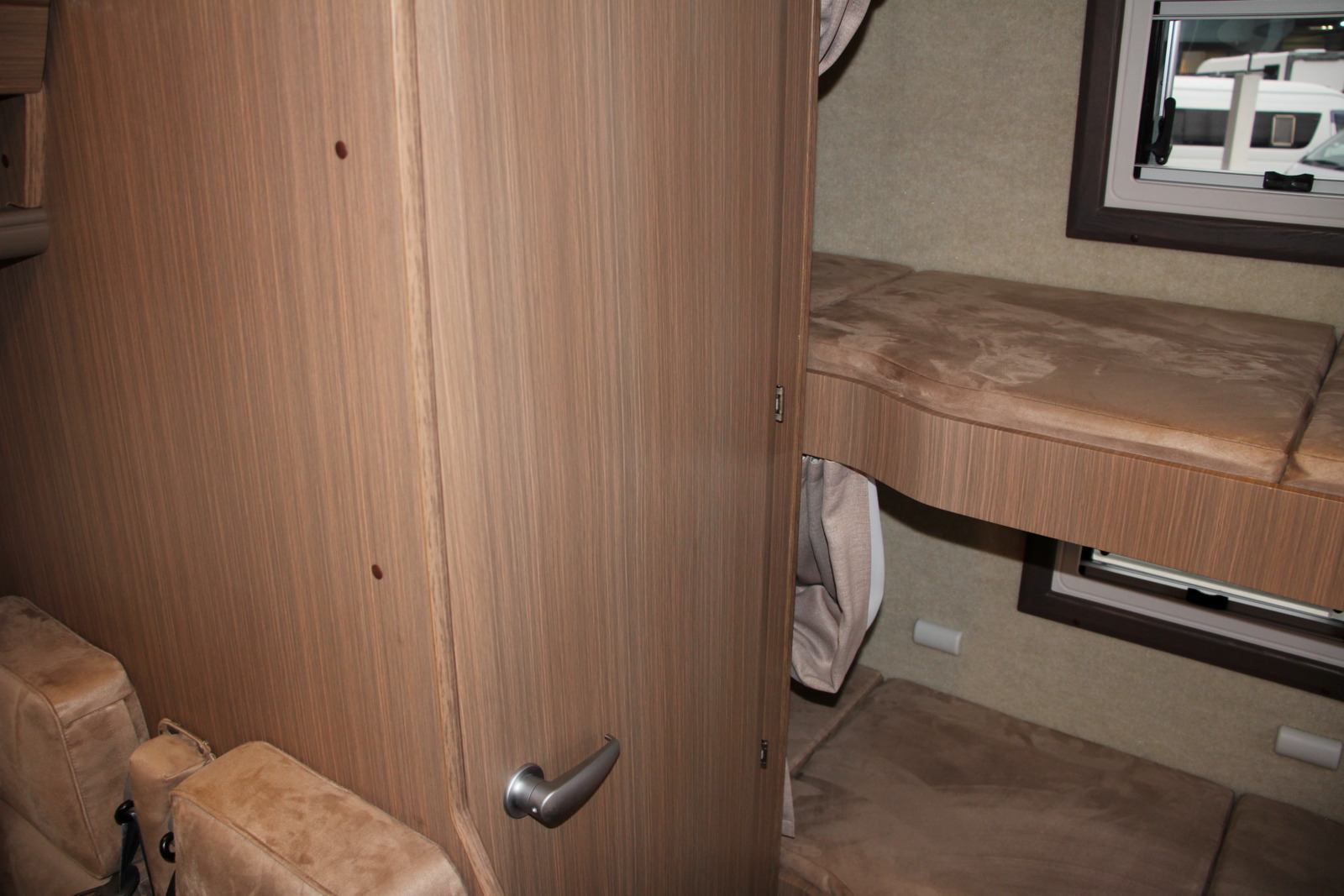 キャンピングカーキャブコン