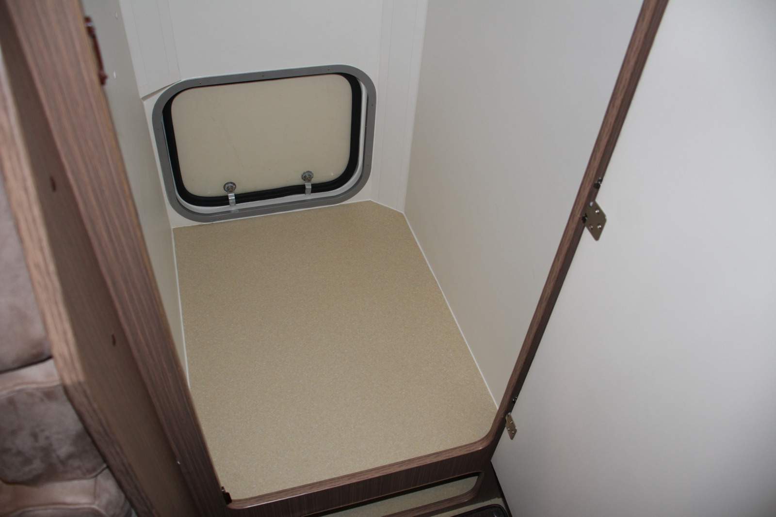 キャンピングカーキャブコン