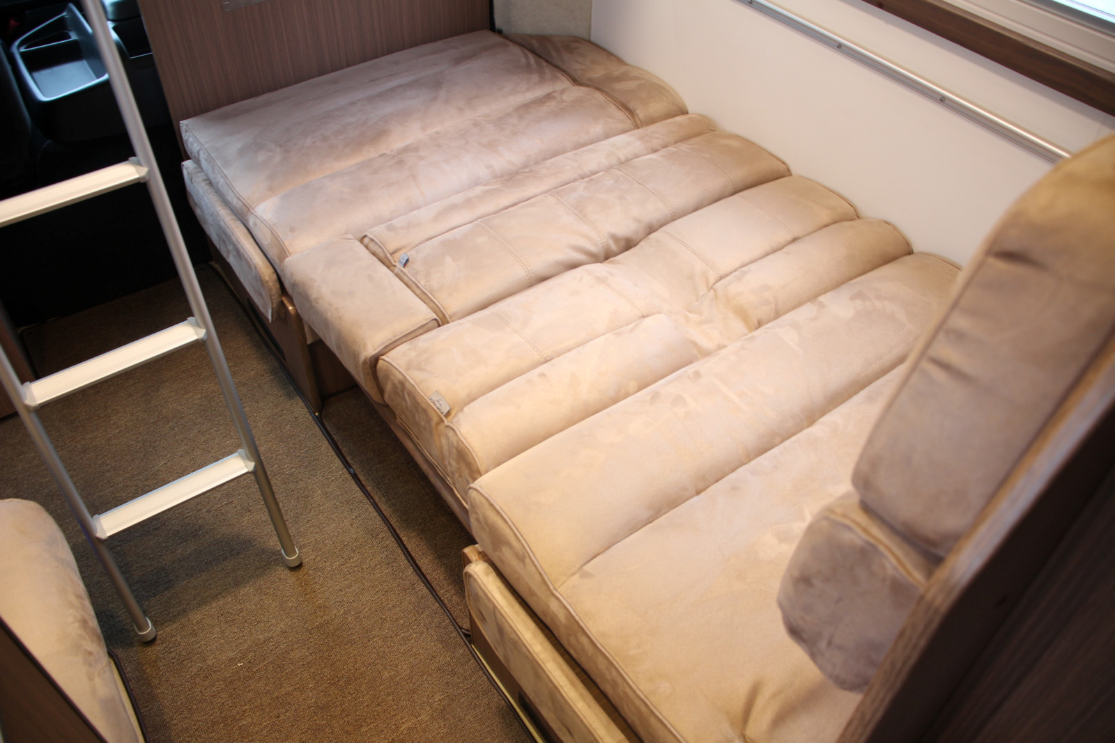 キャンピングカーキャブコン