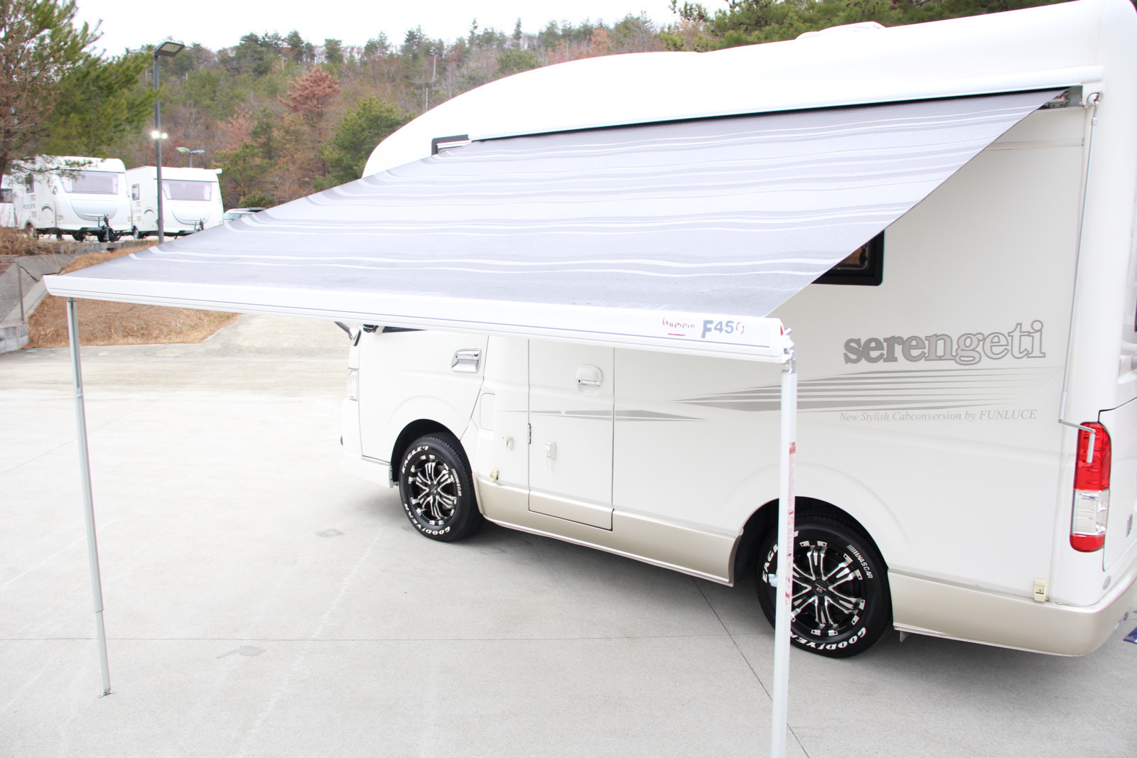 キャンピングカーキャブコン