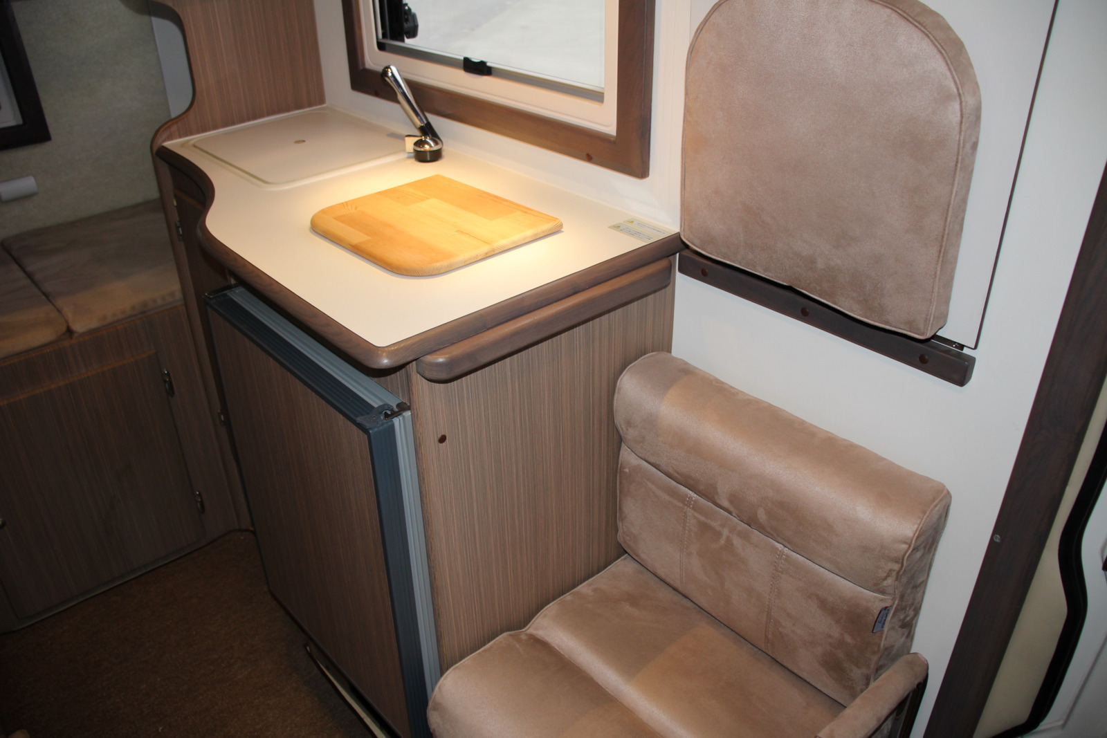 キャンピングカーキャブコン