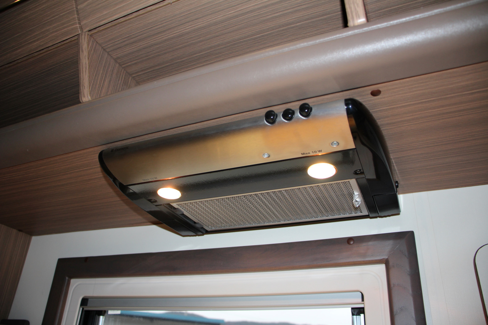 キャンピングカーキャブコン