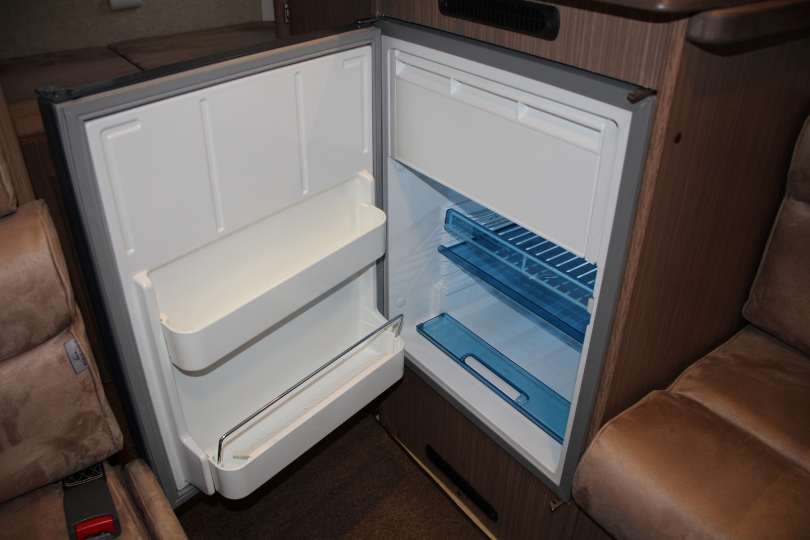 キャンピングカーキャブコン