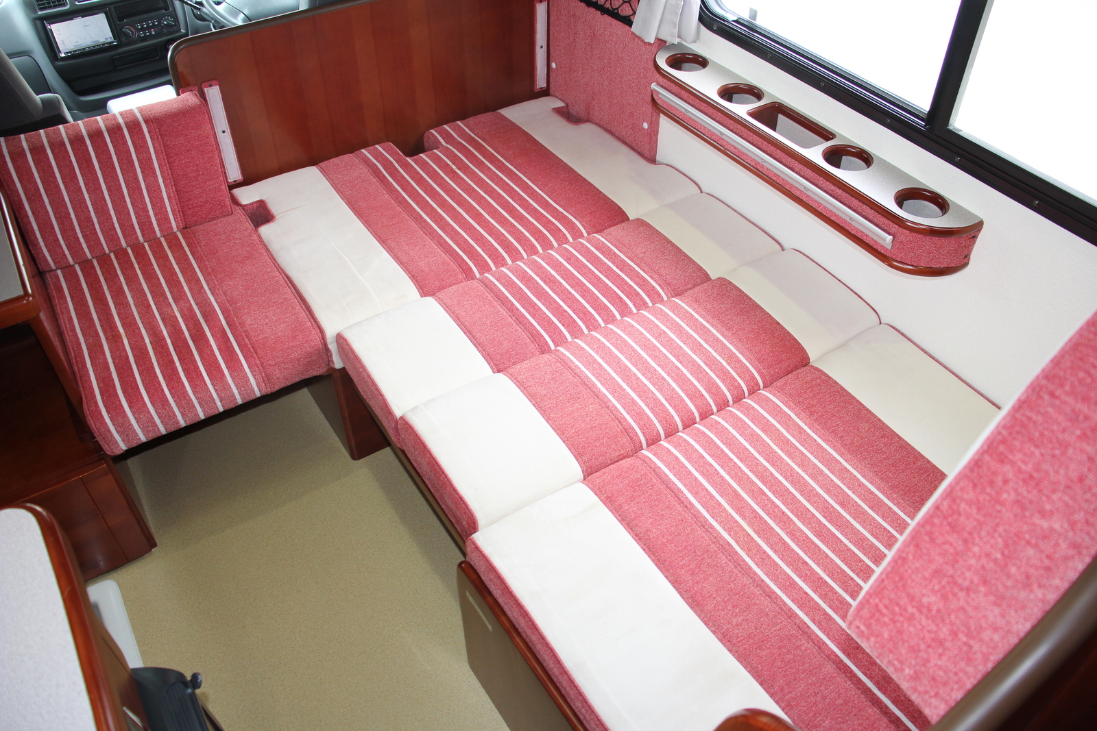 キャンピングカーキャブコン