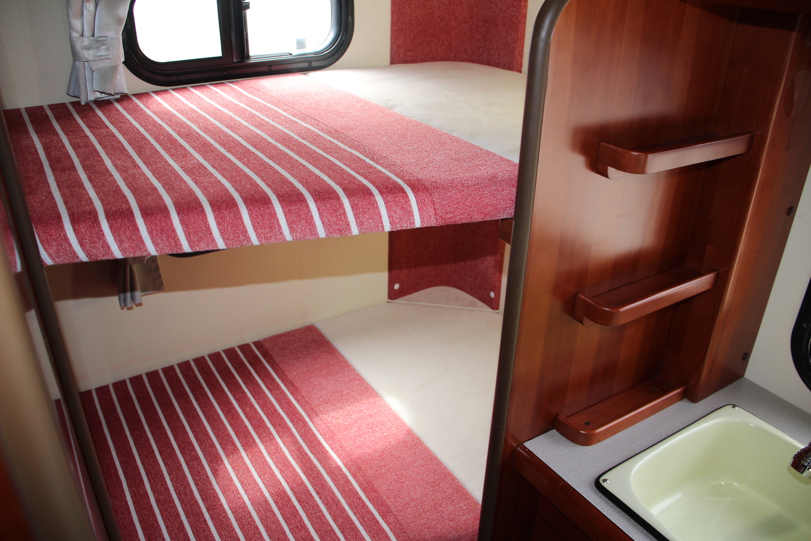 キャンピングカーキャブコン