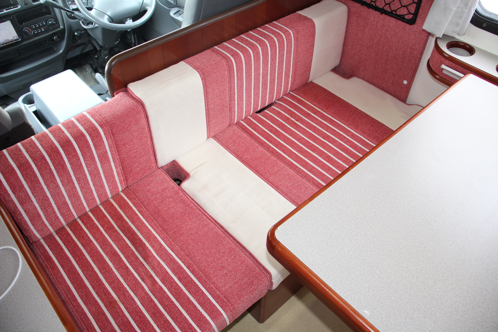 キャンピングカーキャブコン