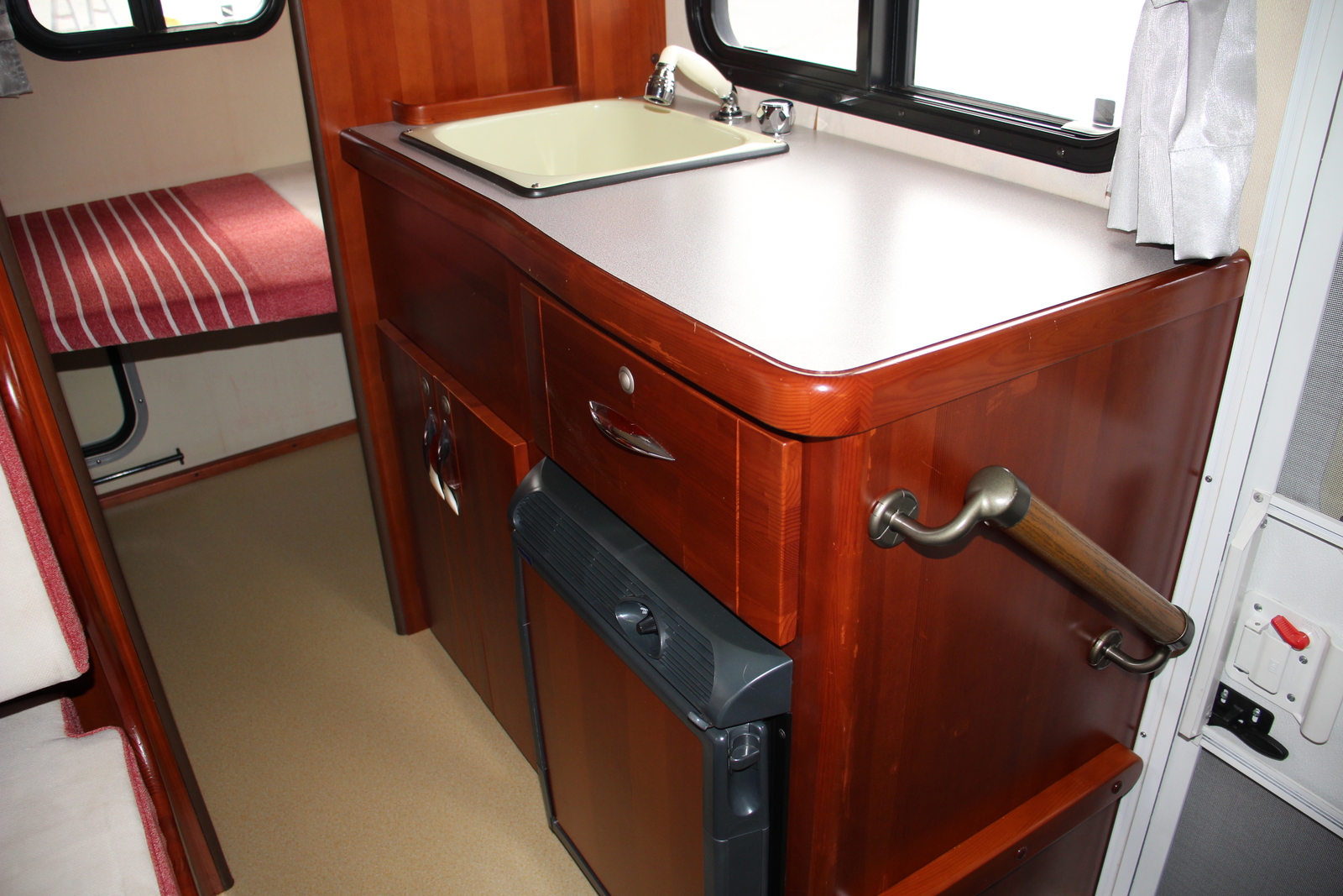 キャンピングカーキャブコン