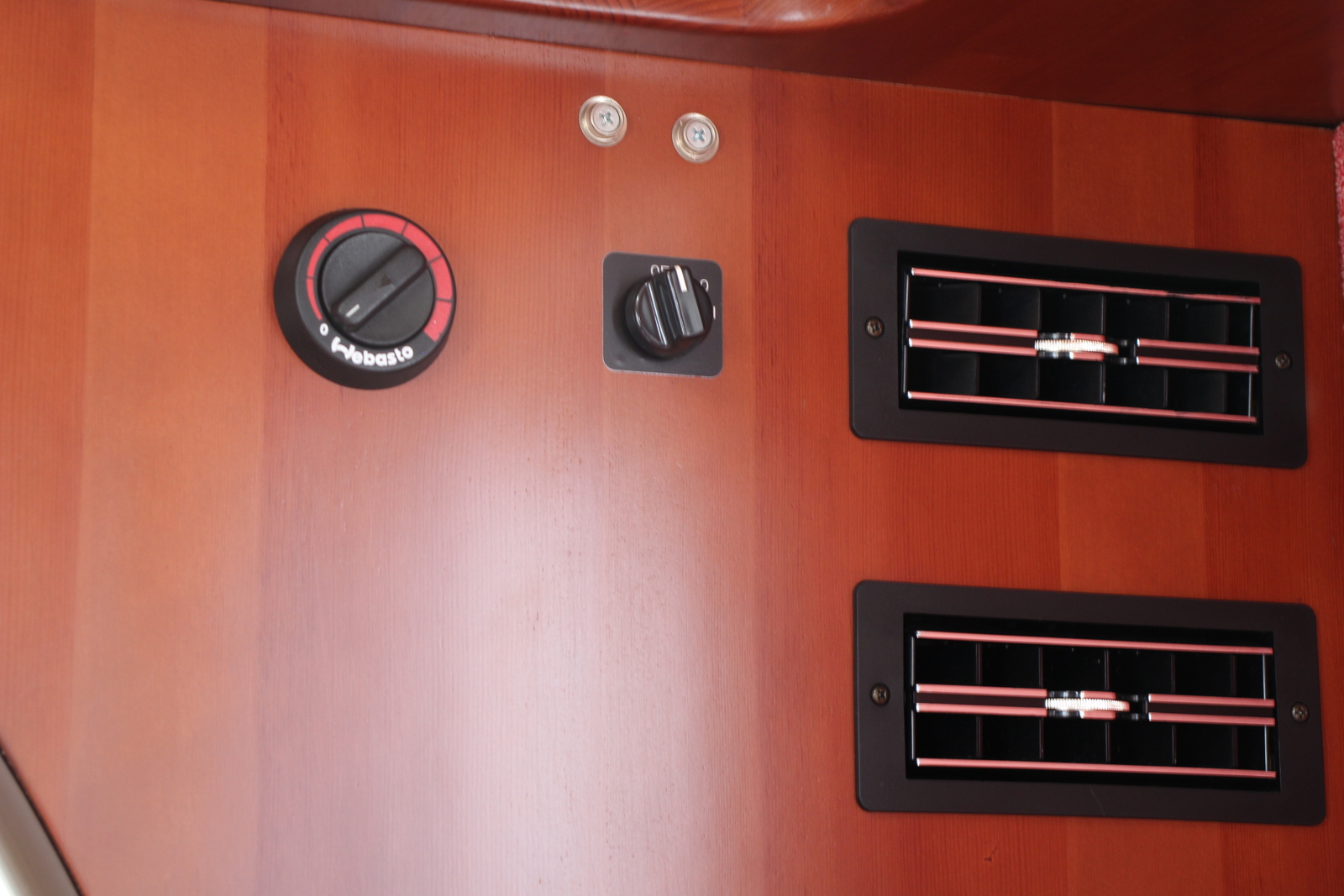 キャンピングカーキャブコン