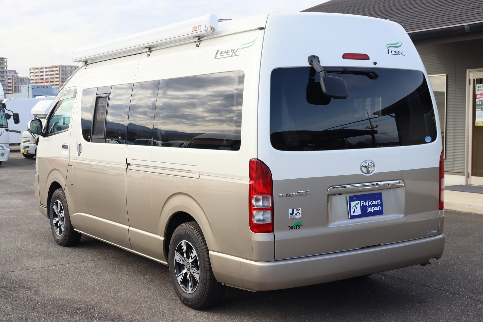 キャンピングカーバンコン