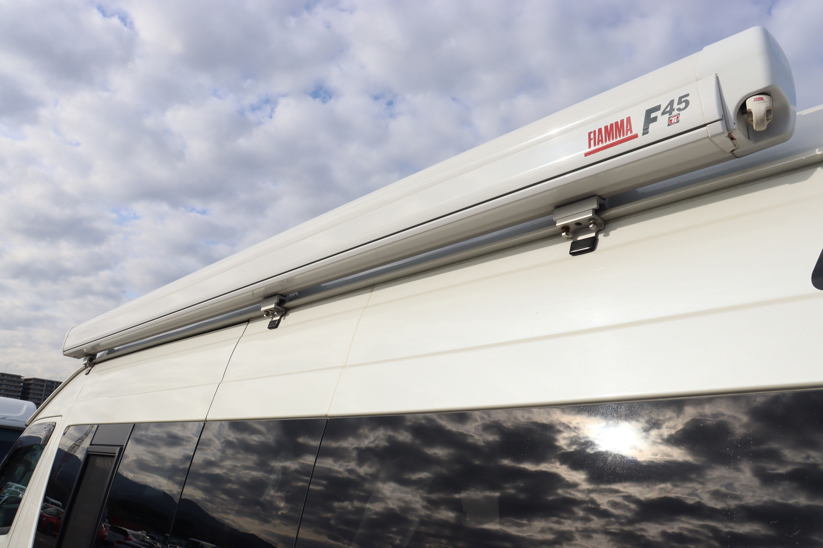 キャンピングカーバンコン