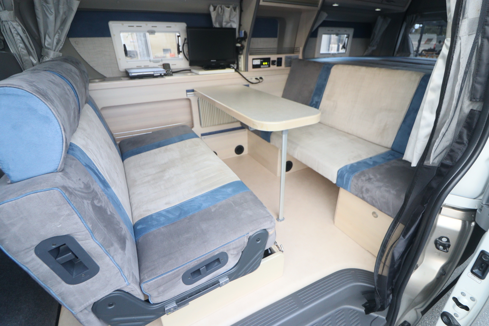 キャンピングカーバンコン