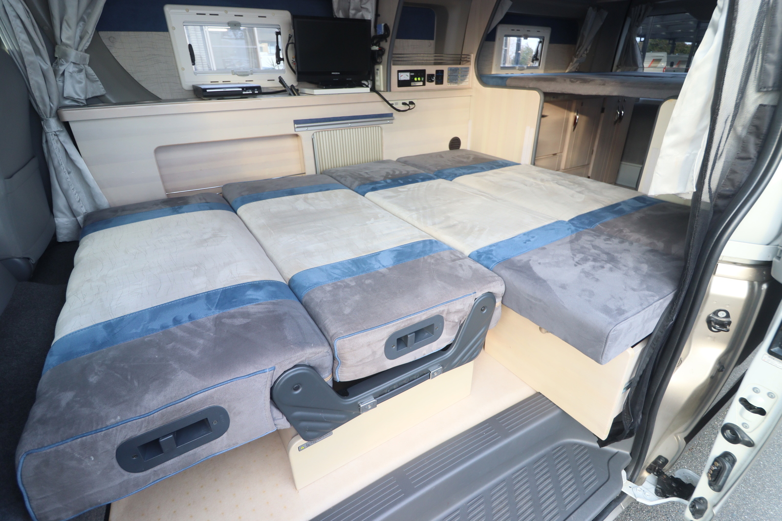 キャンピングカーバンコン