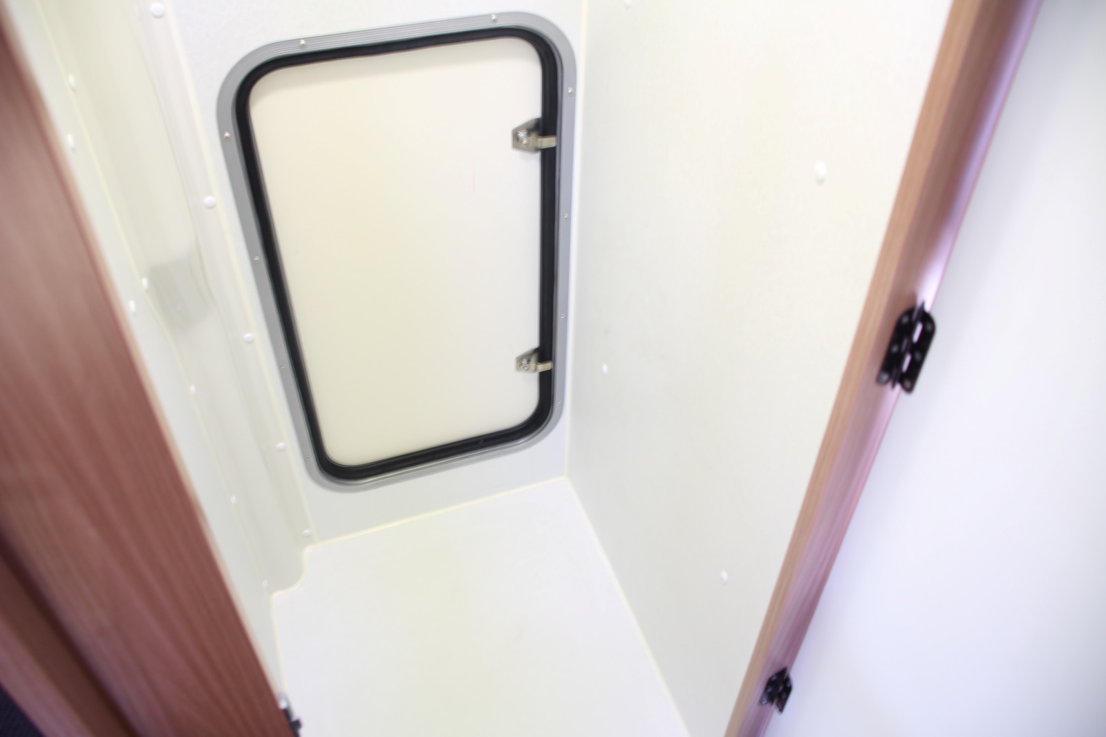 キャンピングカーキャブコン