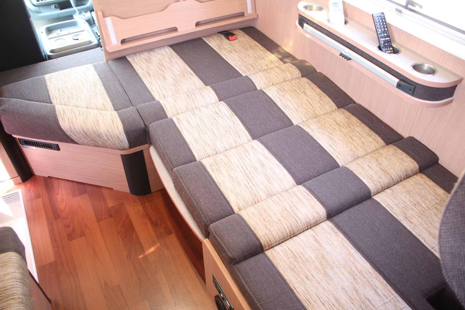 キャンピングカーキャブコン