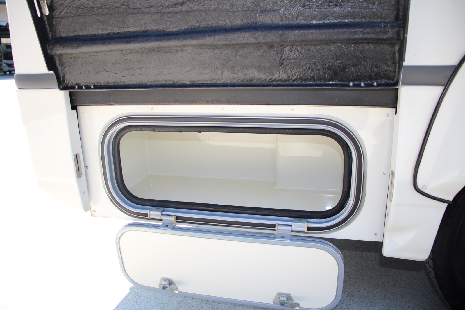 キャンピングカーキャブコン