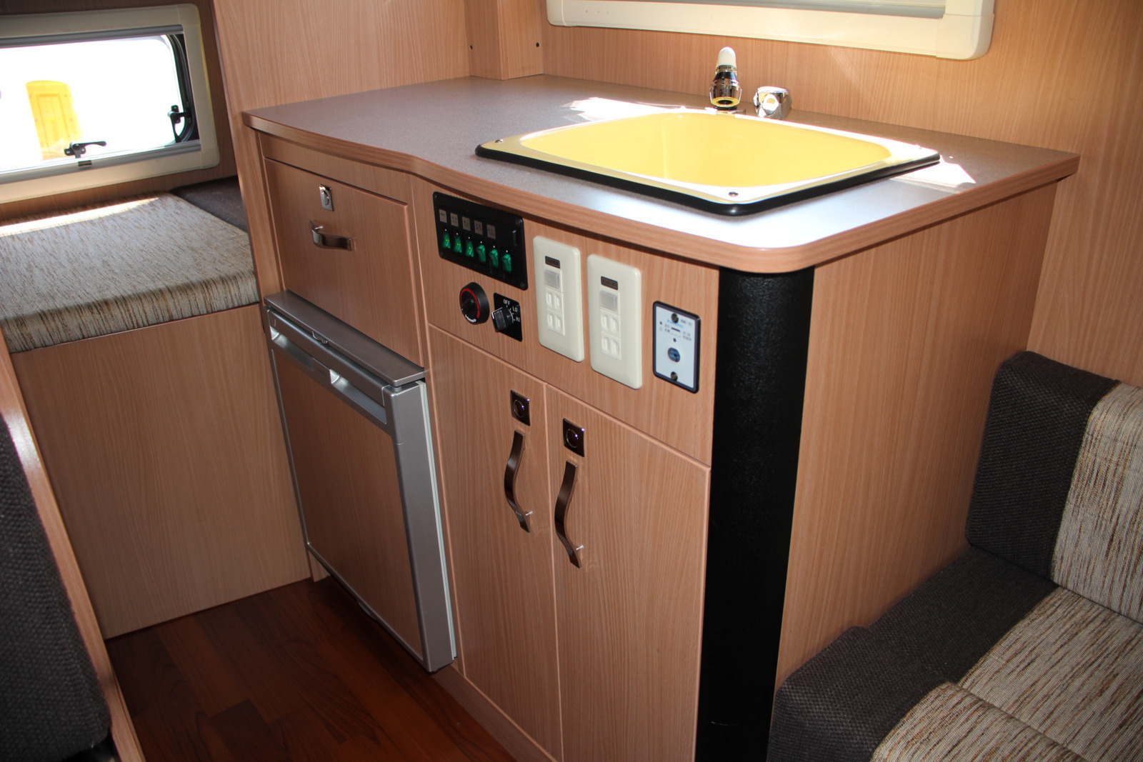 キャンピングカーキャブコン