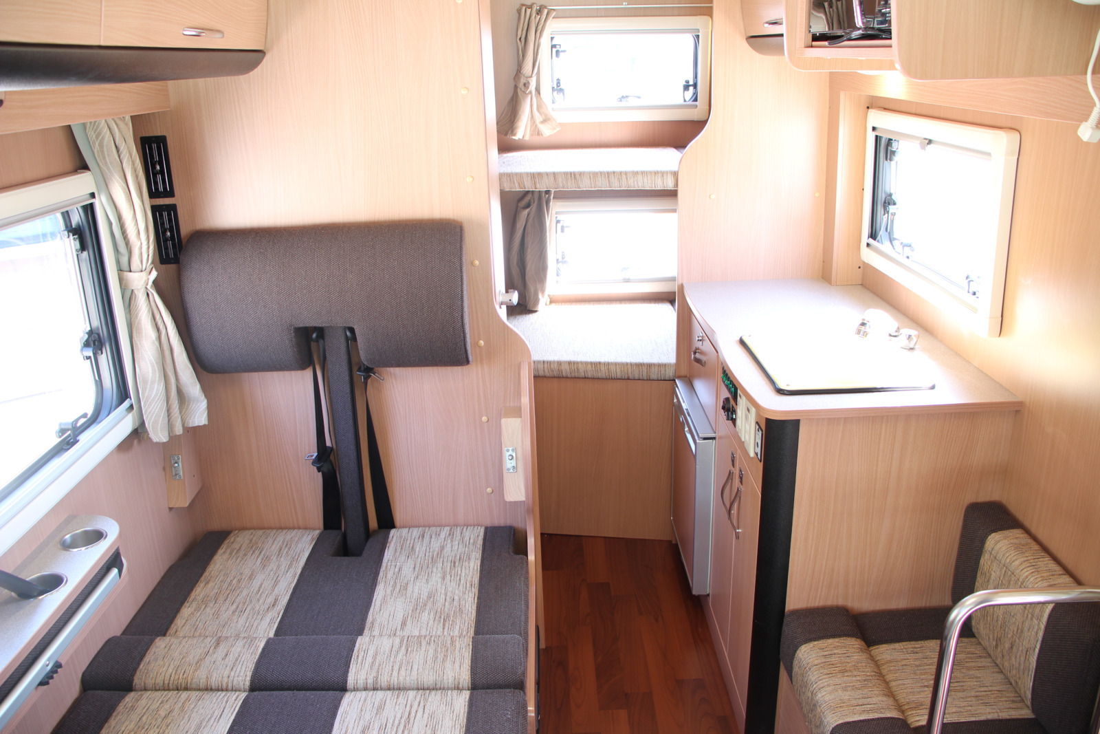 キャンピングカーキャブコン