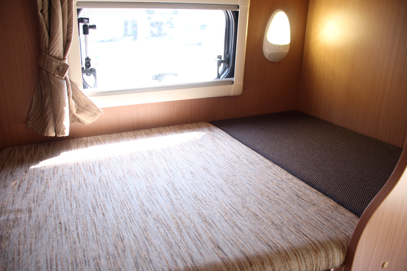 キャンピングカーキャブコン