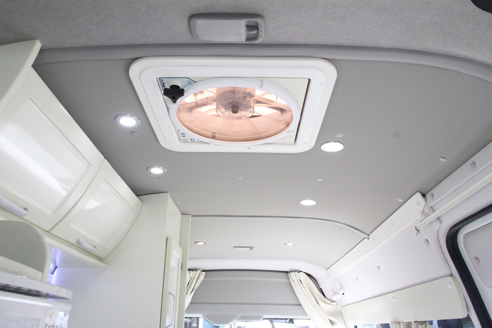 キャンピングカーバンコン