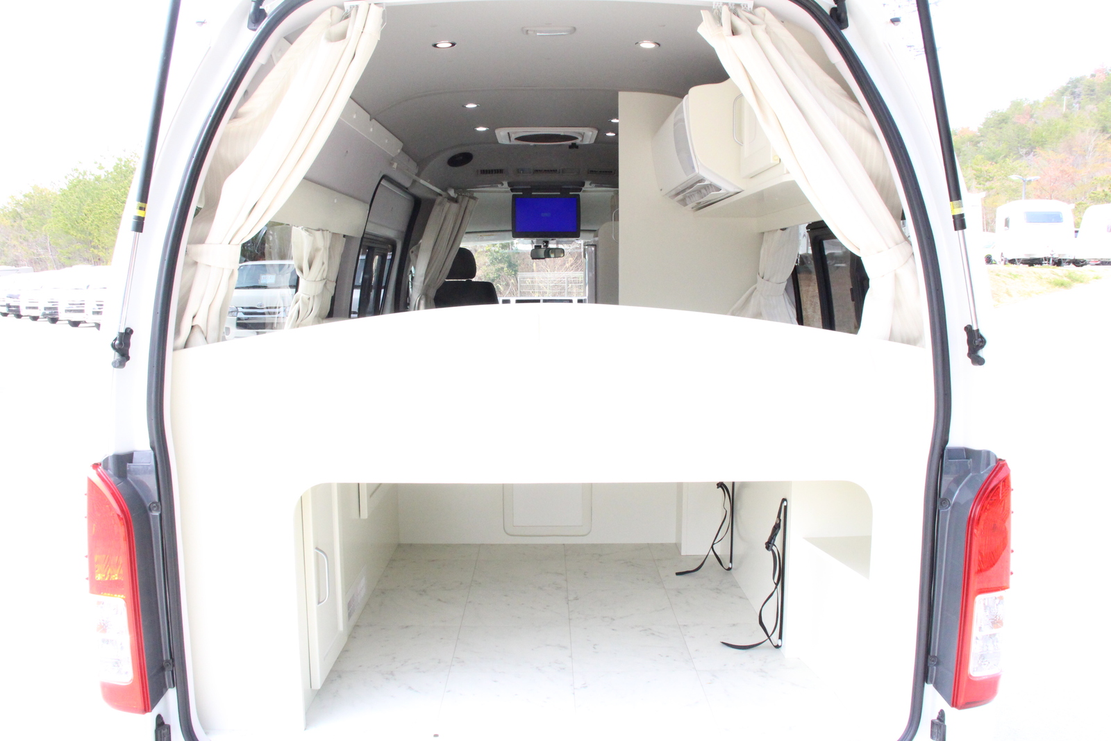 キャンピングカーバンコン