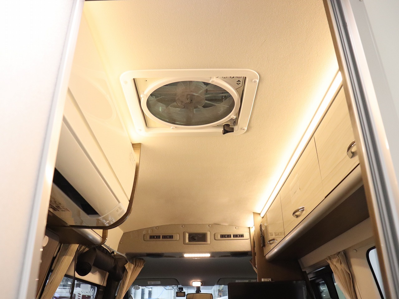 キャンピングカーバンコン