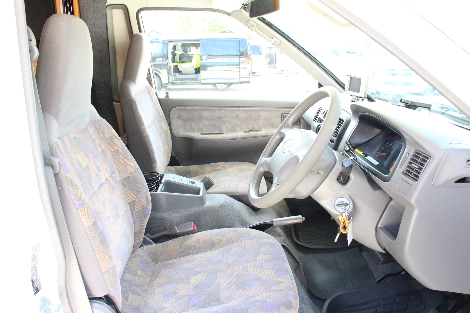 キャンピングカーキャブコン