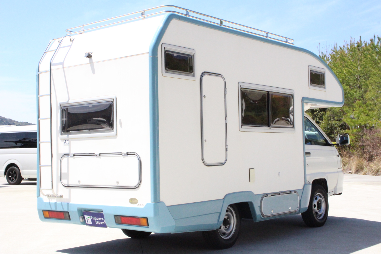 キャンピングカーキャブコン