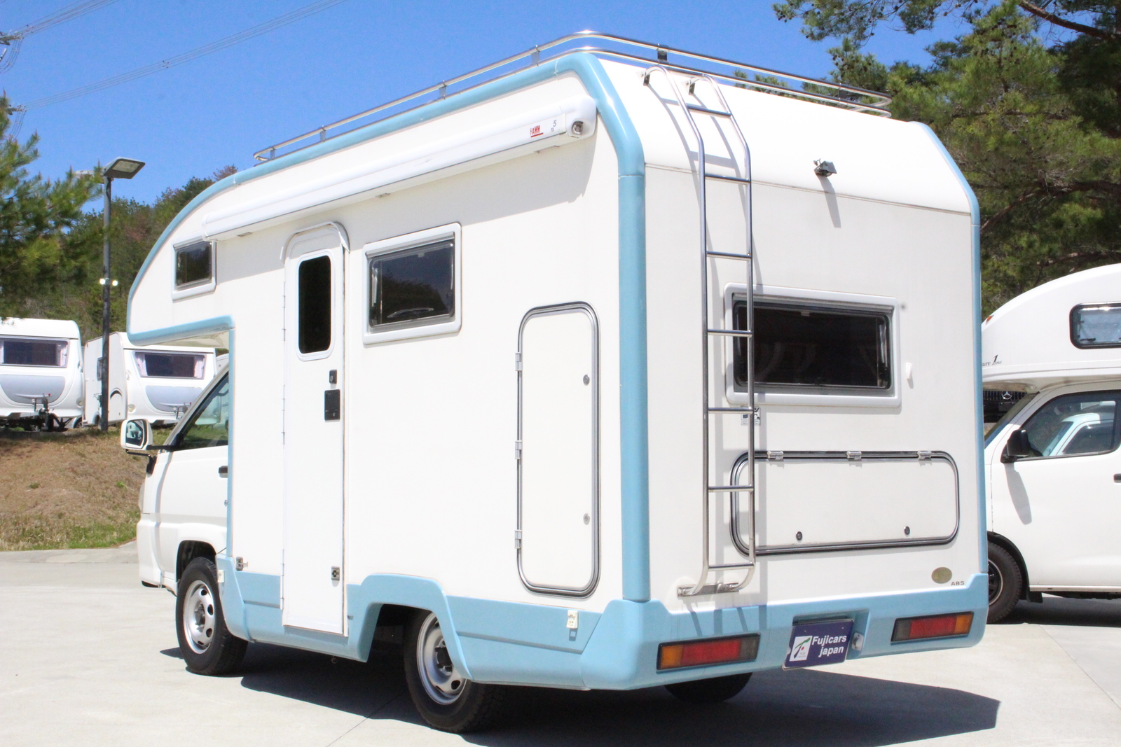 キャンピングカーキャブコン