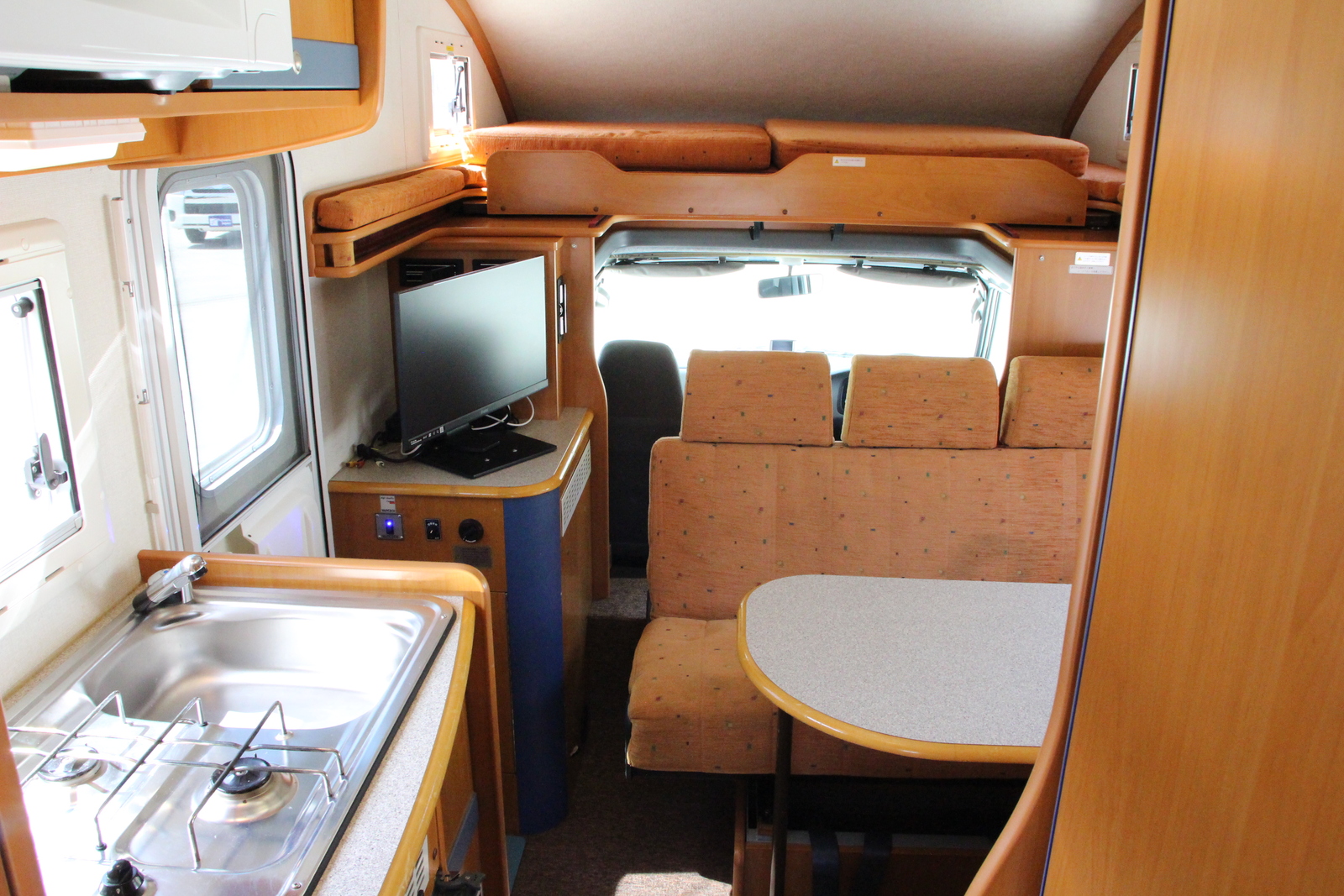 キャンピングカーキャブコン