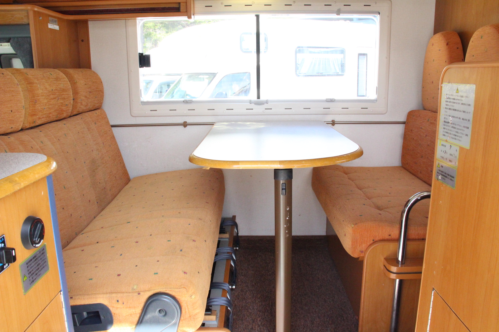 キャンピングカーキャブコン