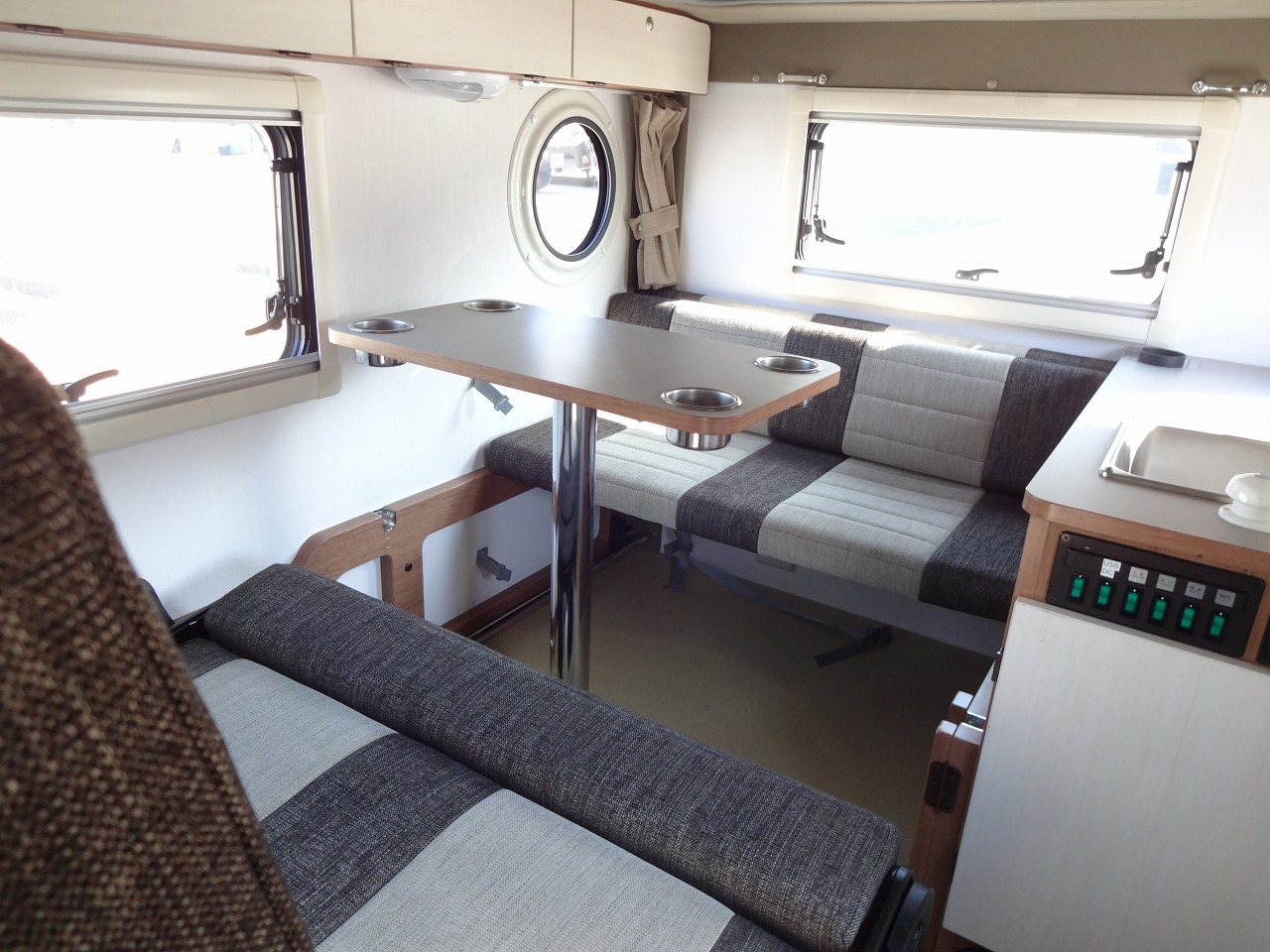 キャンピングカー軽キャンパー