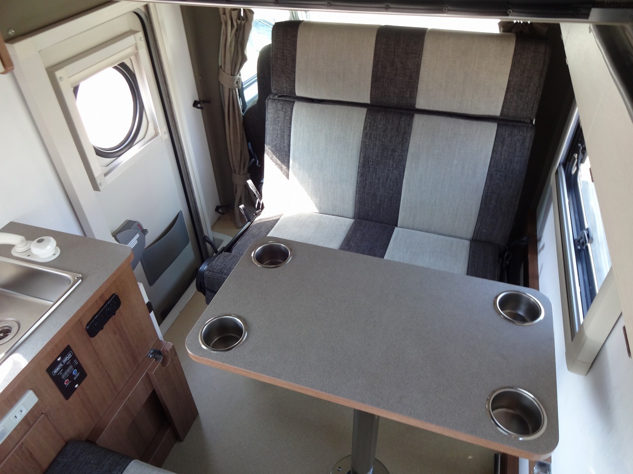 キャンピングカー軽キャンパー