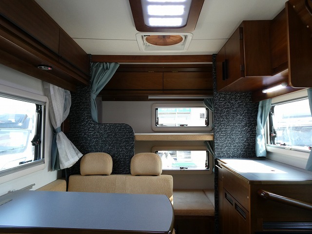 キャンピングカーキャブコン