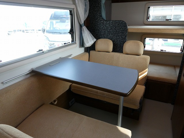 キャンピングカーキャブコン