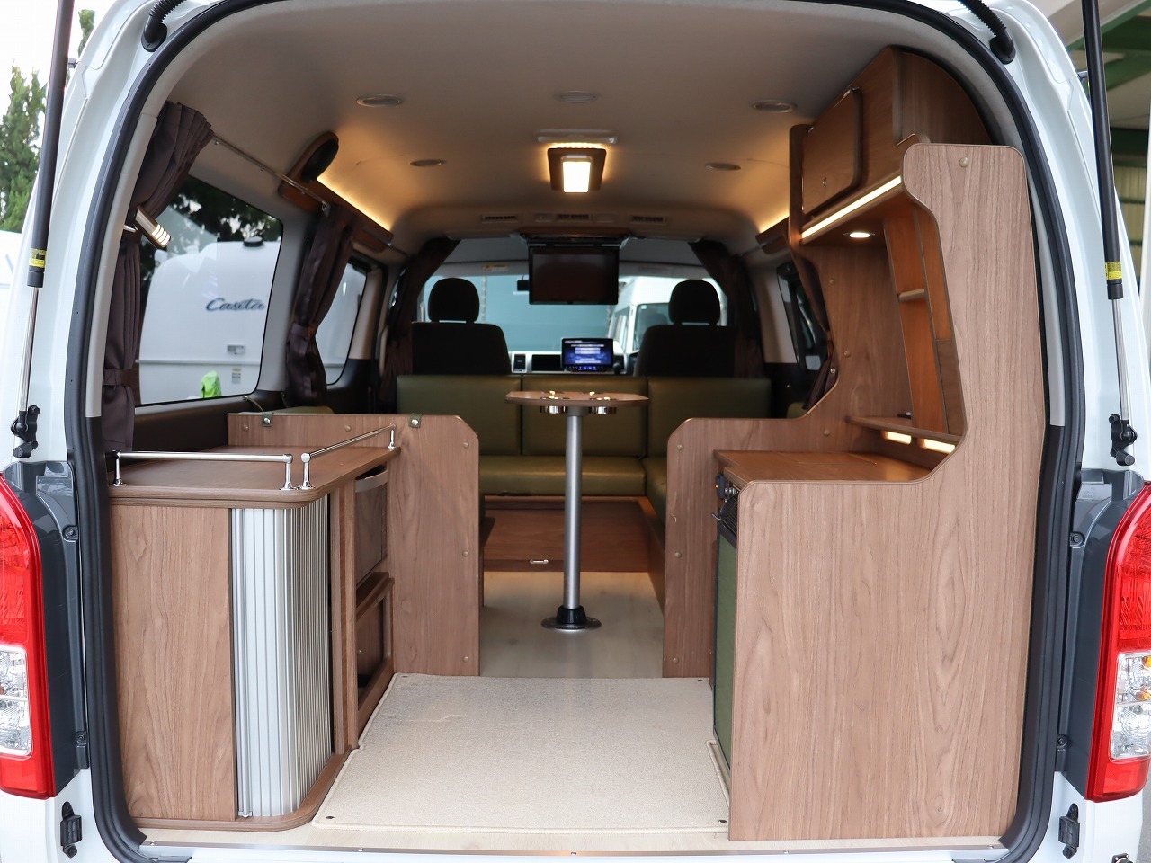 キャンピングカーバンコン