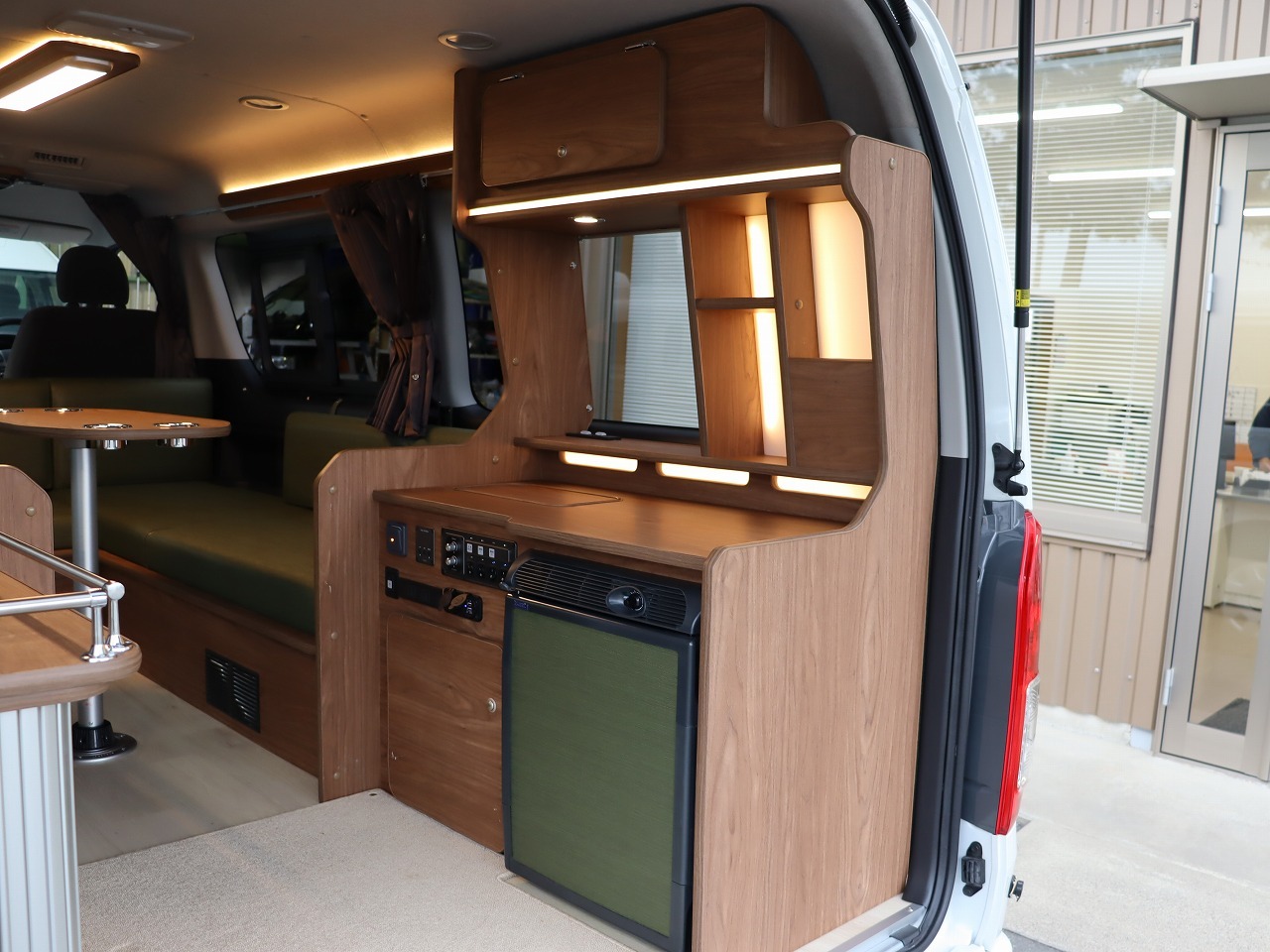 キャンピングカーバンコン