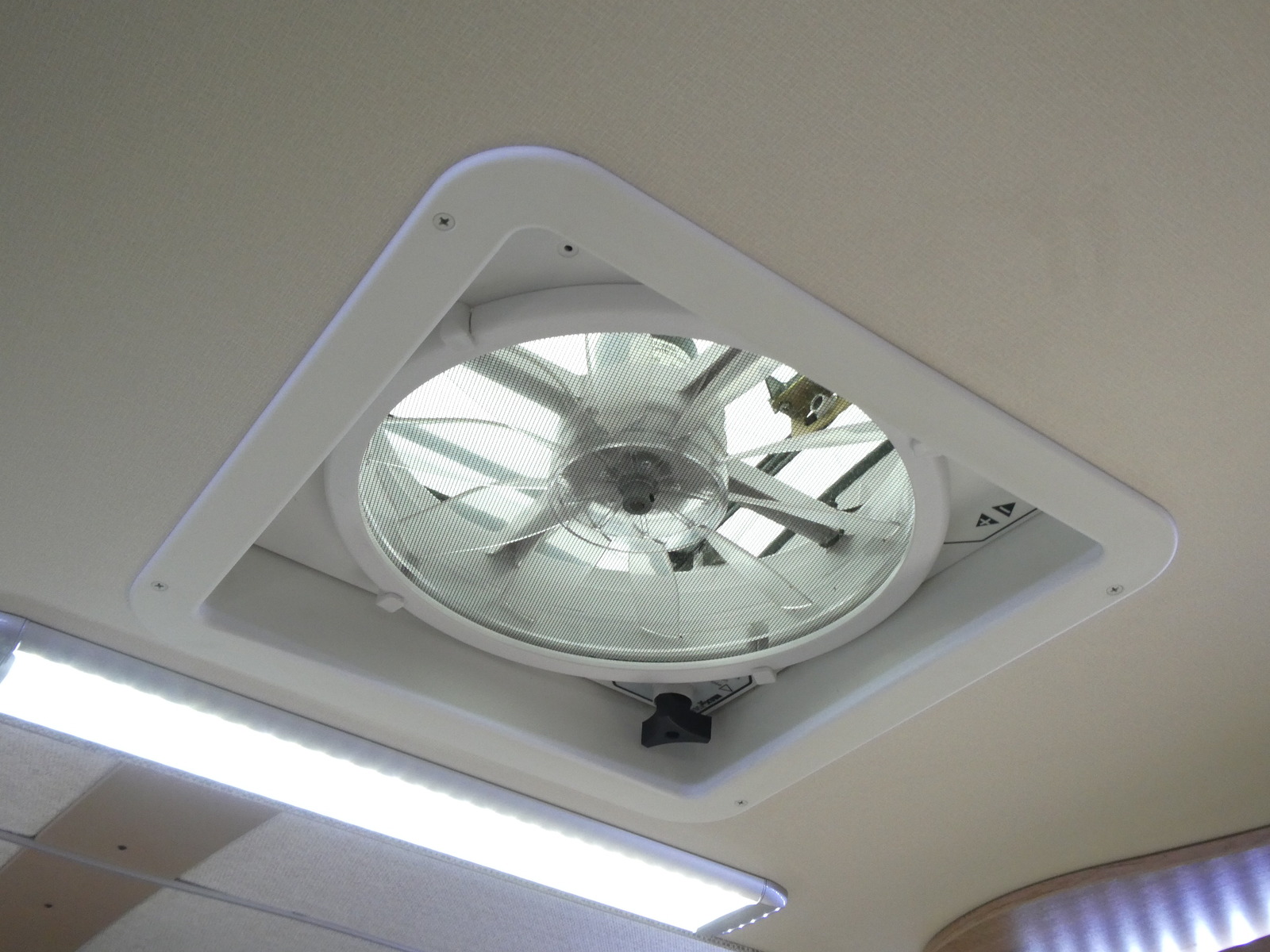 キャンピングカーキャブコン