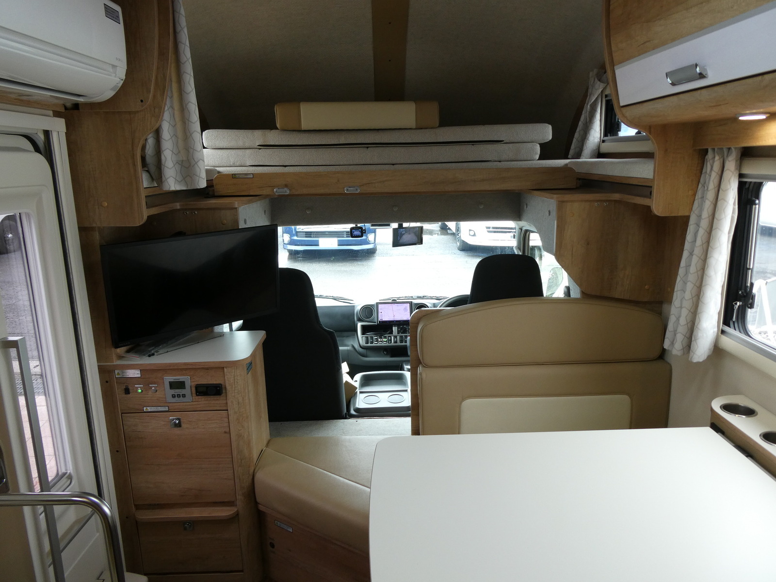 キャンピングカーキャブコン