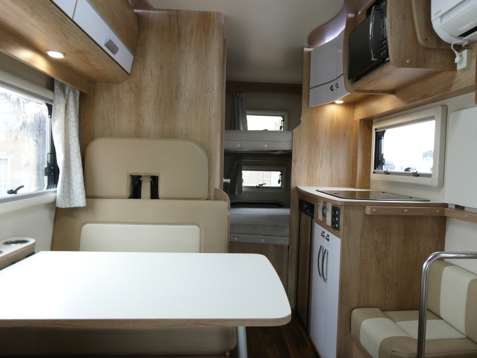 キャンピングカーキャブコン