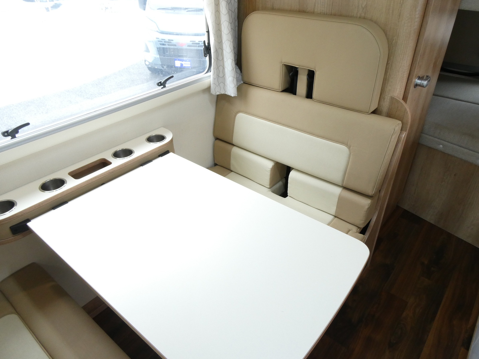 キャンピングカーキャブコン