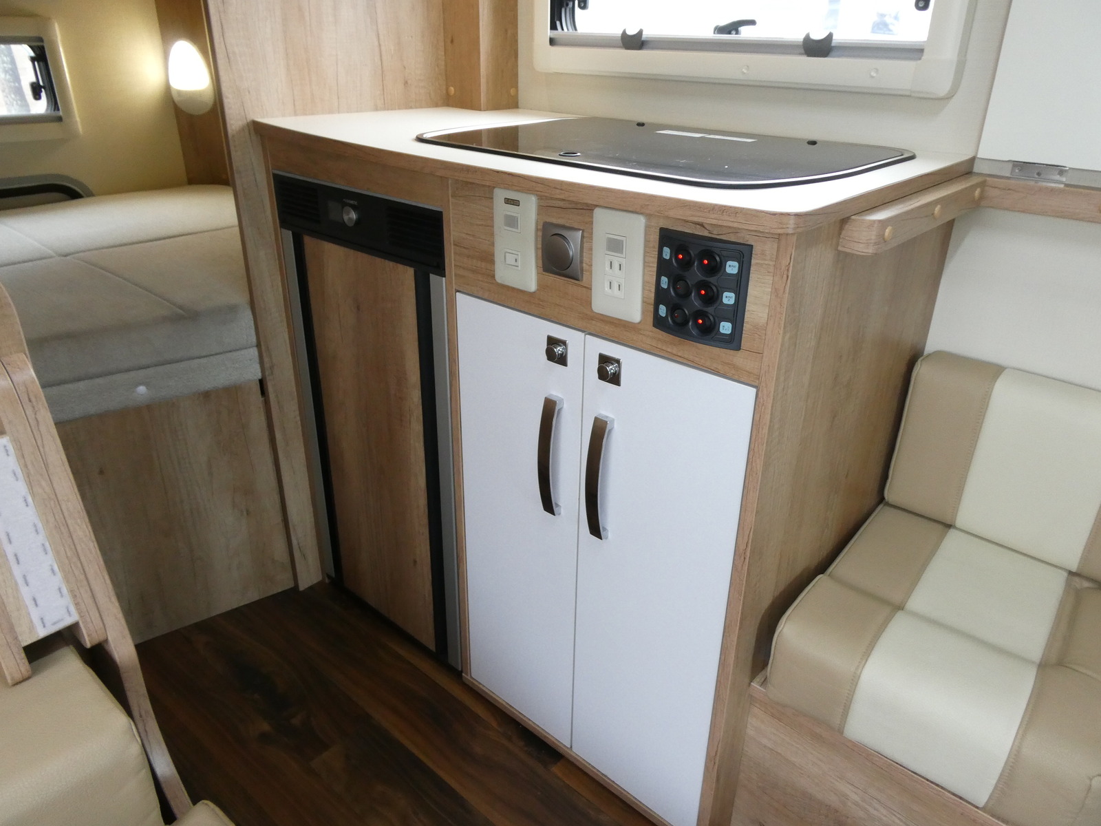 キャンピングカーキャブコン