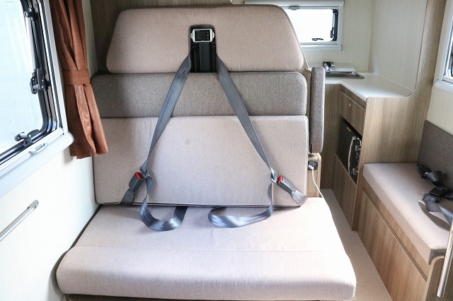 キャンピングカーキャブコン