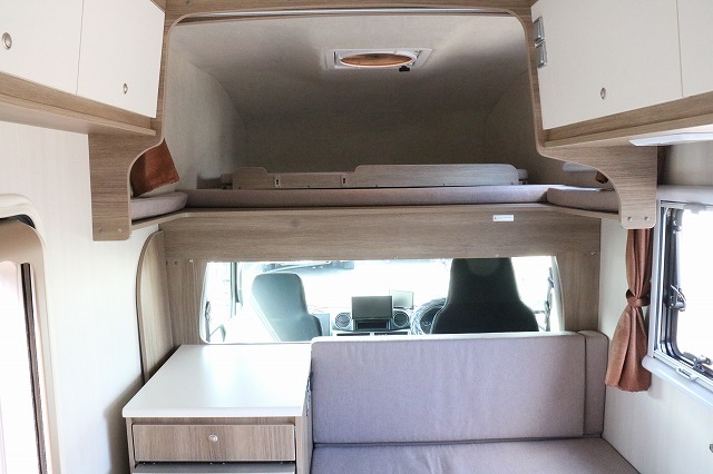 キャンピングカーキャブコン