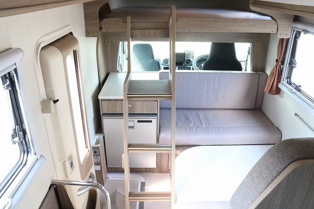 キャンピングカーキャブコン