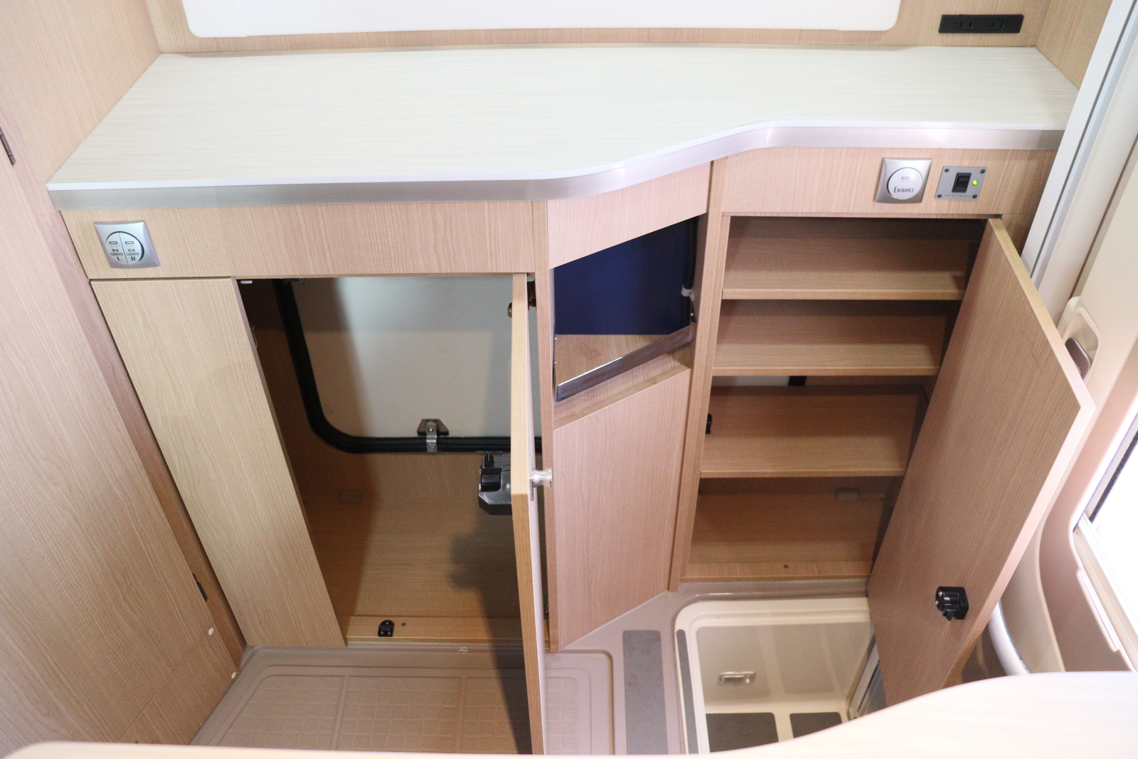 キャンピングカーキャブコン