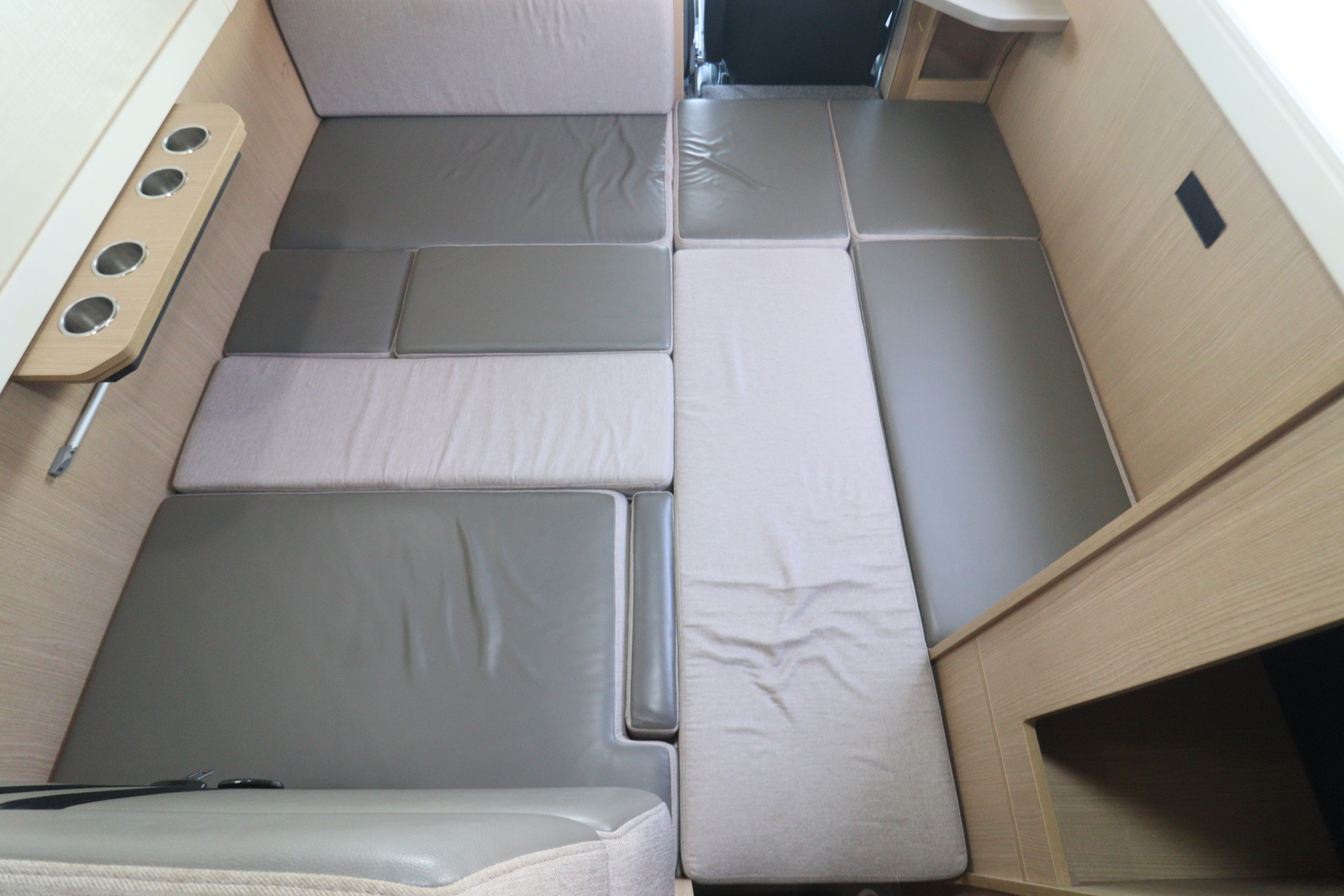 キャンピングカーキャブコン