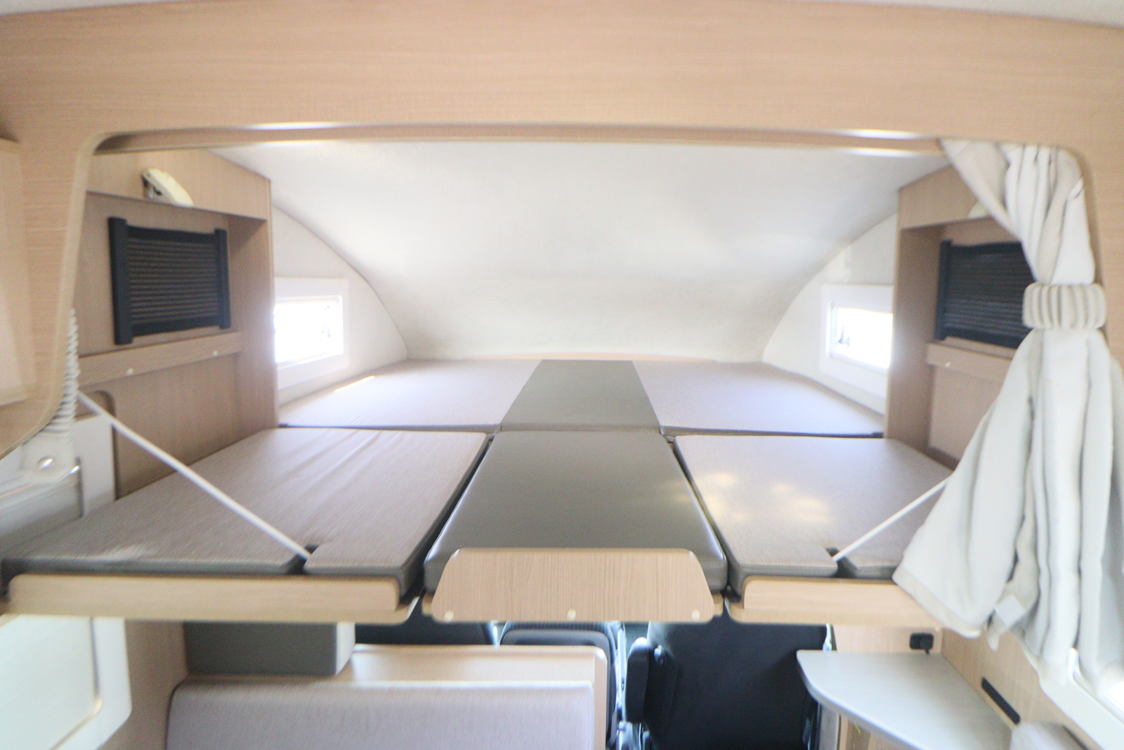 キャンピングカーキャブコン